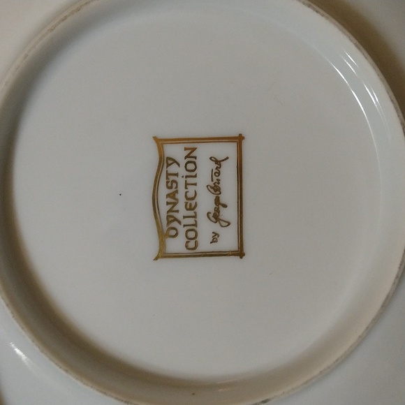 Vintage Georges Briard Dynasty Collection Decor Plate - Picture 2 of 2